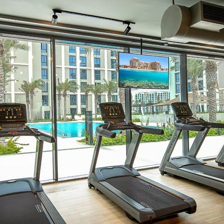 A Luxury Aprt 2 Bedrooms Balcony With Wonderful View Mall Access Hi Speed Wifi Beach Access & Much More For Family Only Samaheej Exterior photo