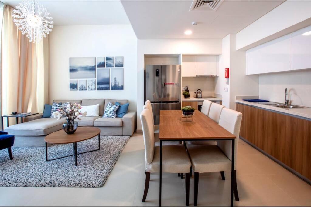 A Luxury Aprt 2 Bedrooms Balcony With Wonderful View Mall Access Hi Speed Wifi Beach Access & Much More For Family Only Samaheej Exterior photo